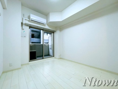 【居間・リビング】 | プレサンス丸の内レジデンスⅢ | こちらの居間で趣味の時間をお楽しみください