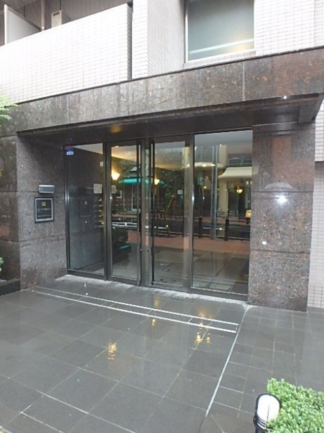 ルーブル豊島千石のエントランス