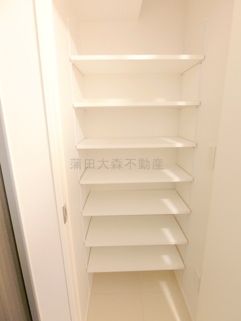 Garden Xavis(ガーデンザヴィス南蒲田の設備|玄関収納　シューズインクローゼット