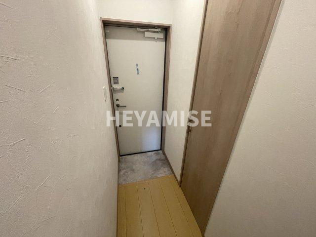 トレス天満Bの玄関|※室内画像は別棟のもの。