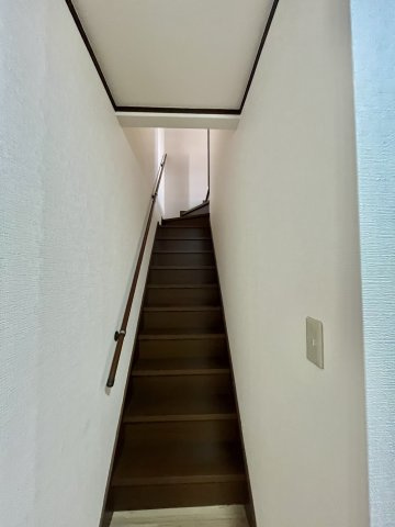 泉佐野市日根野　戸建の設備|階段