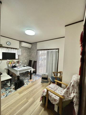 泉佐野市日根野　戸建の居間・リビング|こちらのリビングで趣味の時間をお楽しみください