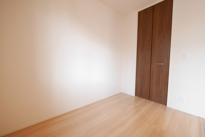 【洋室】 | ヴェルドユーラ・K | ゆったりした洋室です