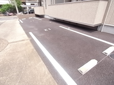 【駐車場】 | ヴェルドユーラ・K | 駐車場に車を止められます