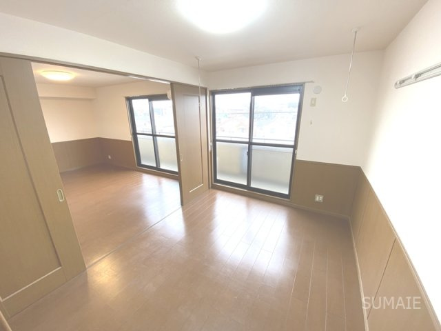 ヴィヴィレ　フルールの寝室|リビング横　洋室☆彡