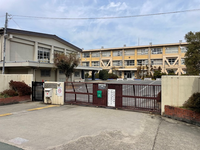 【周辺】 | 京田辺市松井ケ丘１丁目　土地 | 松井ケ丘小学校まで約９５０ｍ
