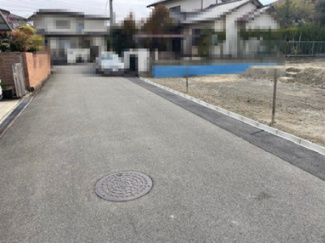 【前面道路含む現地写真】