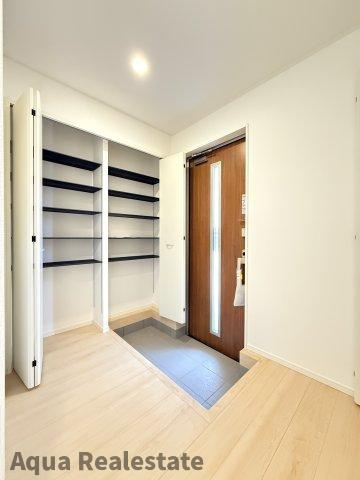 高松市牟礼町大町の新築一戸建のトイレ|清潔感のあるトイレです