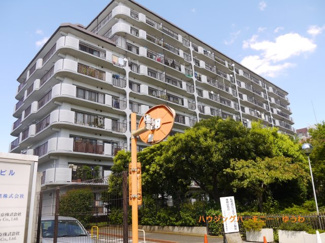 【外観】 | 穏やかな風と陽光を導き、プライバシーに配慮された設計プランを採用し、居住性を一段と心地よいものにしています。