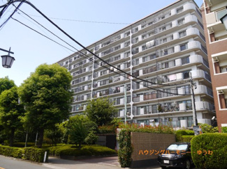 【外観】 | モダンでスタイリッシュな印象を与えるグレーを基調とした外観。