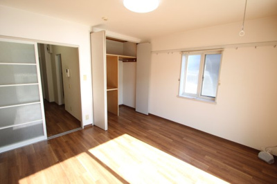 【洋室】 | 下田ハイツ・エル | 洗濯機置場