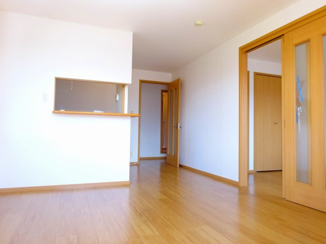 セレノ住友Ａの内装|明るい色調の室内です