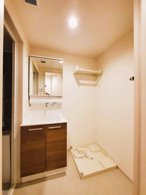  | リブリ・アンフィリット