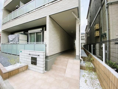  | リブリ・アンフィリット