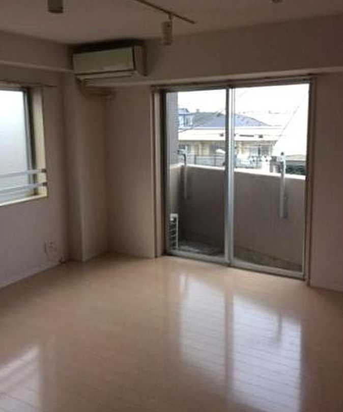 コージーコート学芸大学　トランクルーム　角部屋　ペット相談の居間・リビング