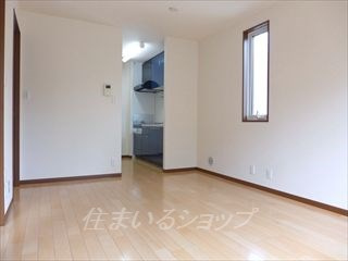 広島市安佐北区落合１丁目のアパートの居間・リビング