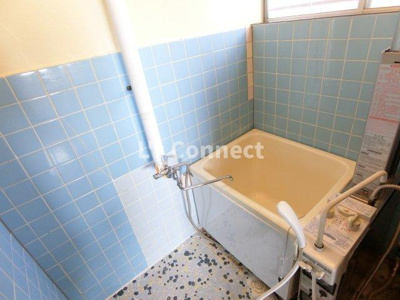 【浴室】 | コーポ元倉 | お風呂にも窓があります。