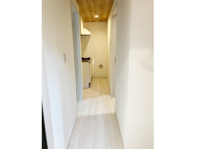 【内装】 | DELIGHT TOWN | 明るい色調の室内です