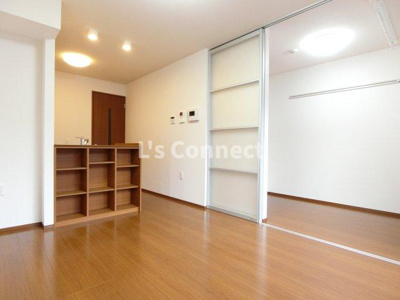 【居間・リビング】 | エクセルシオール吉岡南Ａ | ９．１帖のＬＤＫ。カウンターキッチンです。