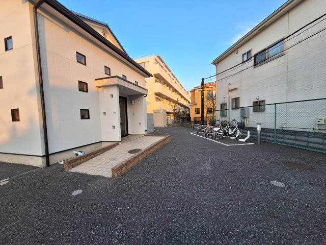 ベルケンネルの駐車場|閑静な住宅街にゆとりある敷地