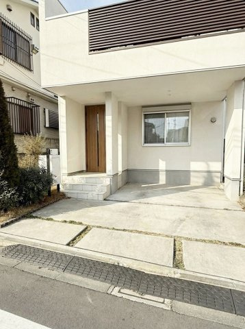 成田東1丁目戸建の駐車場