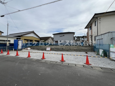 【外観】 | 榛原郡吉田町川尻 5期 新築一戸建て | 現在建築中の外観画像です。ご内覧は同じメーカーの完成物件へご案内いたしますので、いつでもご相談ください！