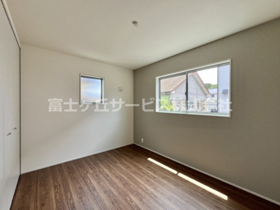 【寝室】 | 榛原郡吉田町川尻 5期 新築一戸建て | 主寝室6帖