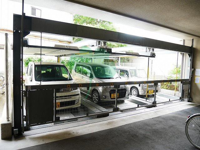 レジデンシャルヒルズ博多東の駐車場