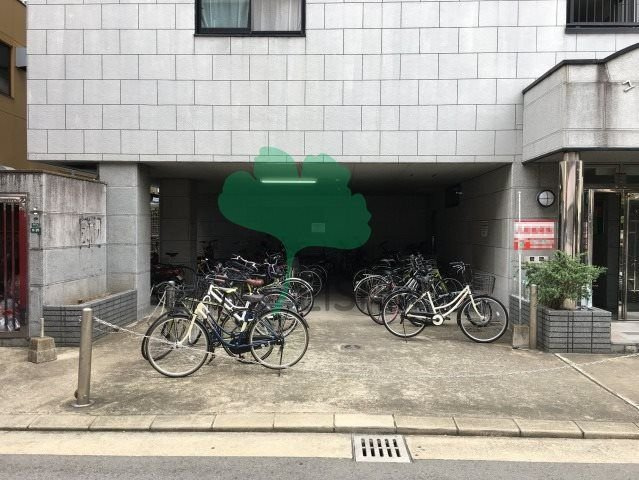 ユートピアマンション住吉の駐車場