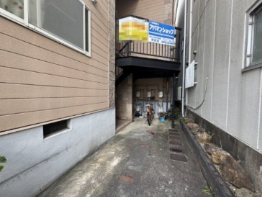 パオ今辻子のエントランス