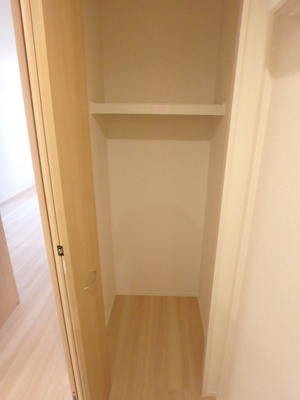 玄関廊下奥の収納