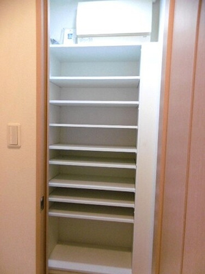 【収納】 | ライオンズタワー五反田 | シューズクローク　内装前