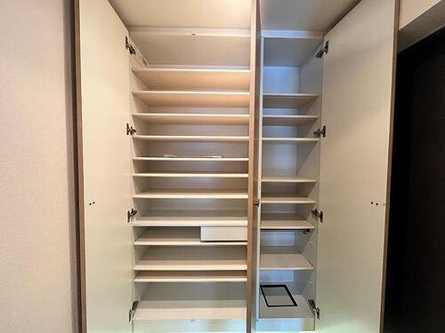 ファミリアーレ大曽根の収納|シューズボックス