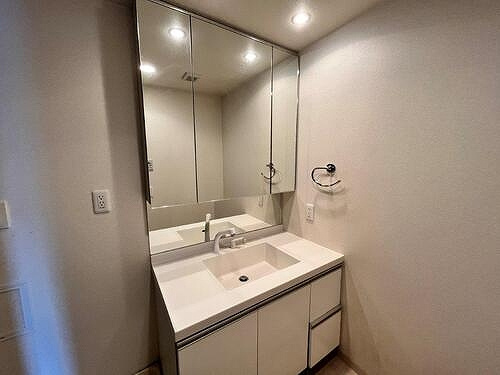 ファミリアーレ大曽根の洗面所|独立洗面台