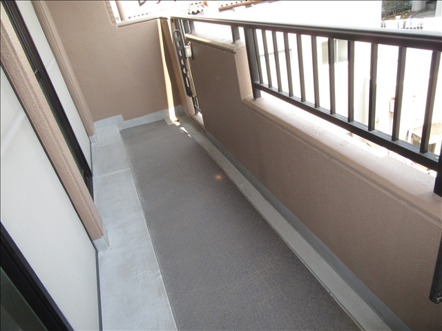 グランドメゾン黒川のバルコニー|バルコニーからの眺めを楽しみながら食事をしませんか