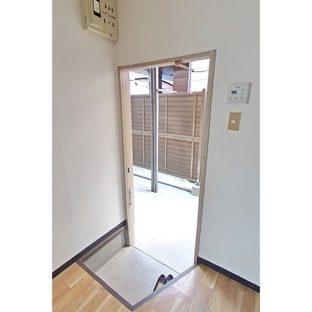 岐阜市細畑華南のアパートの玄関