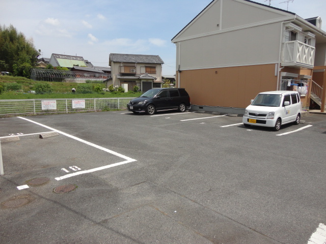 ハイツ池田Ｃの駐車場