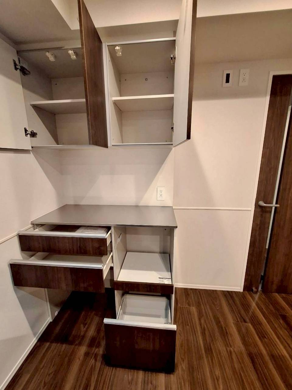 シャンベール若宮のその他|備付食器棚付き