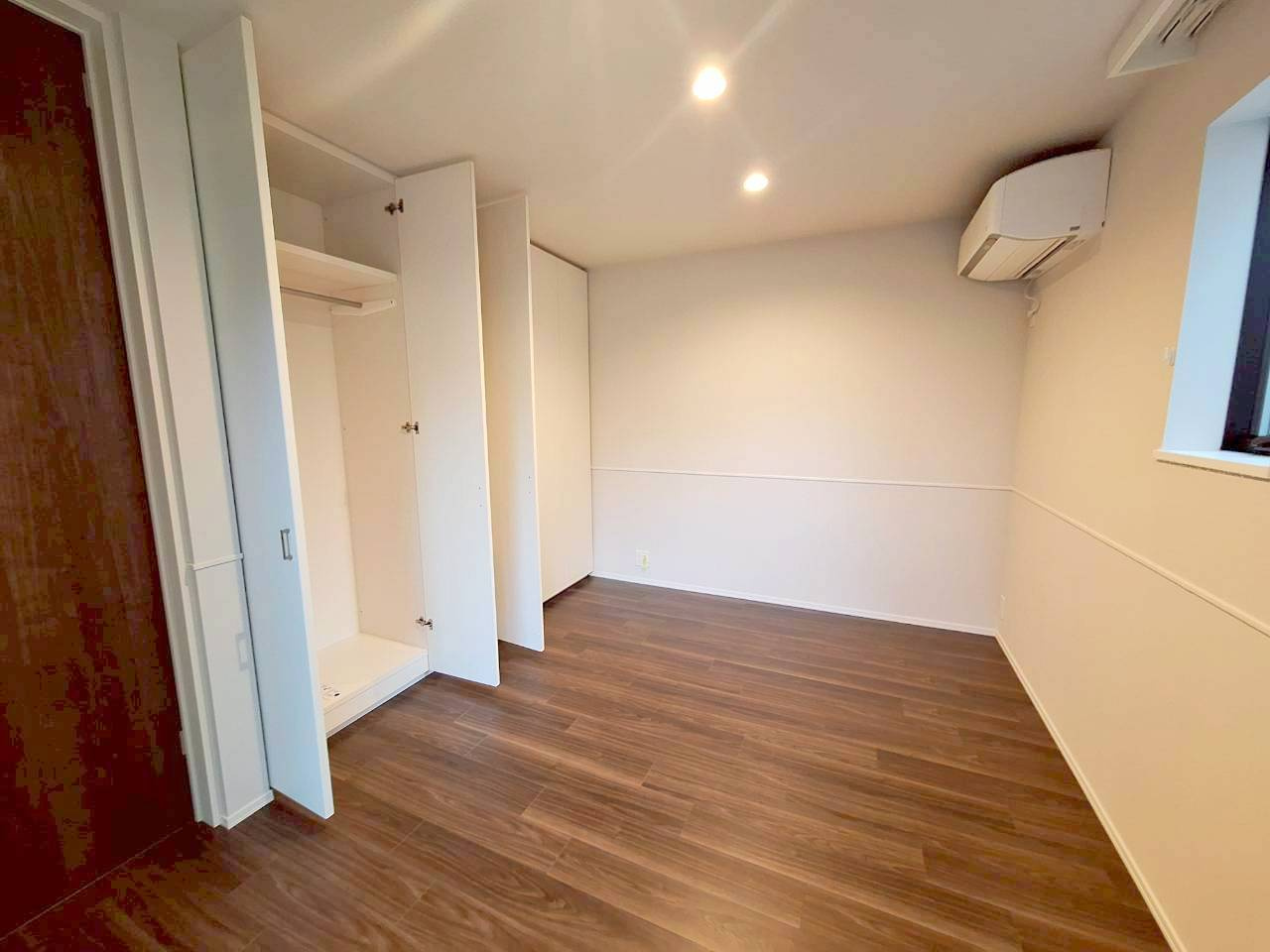 シャンベール若宮の内装|ゆとりある広さの寝室