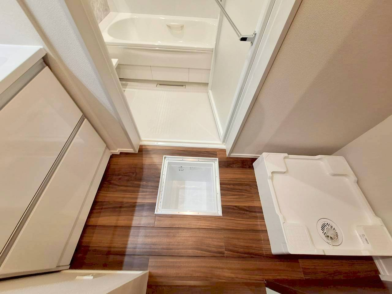 シャンベール若宮の洗面所|脱衣所にも床下収納あり