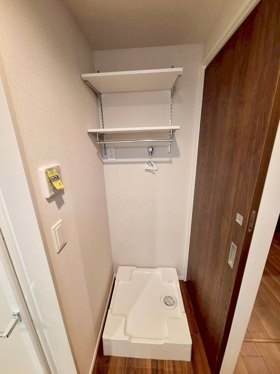シャンベール若宮のその他|洗濯機置き場上にも棚あり