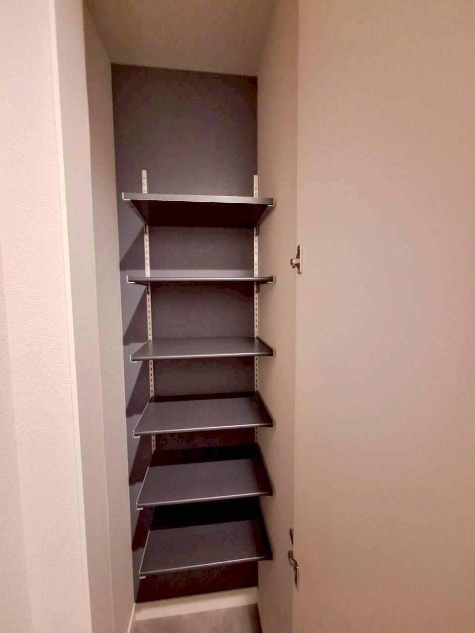 シャンベール若宮の玄関|奥行のあるシューズＢＯＸ