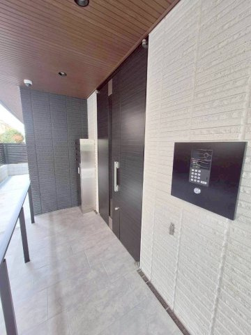 シャンベール若宮のエントランス|オートロック付きエントランス