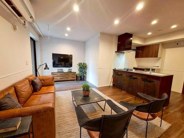 シャンベール若宮の居間・リビング|家具配置のイメージパースです※実際には家具は付きません