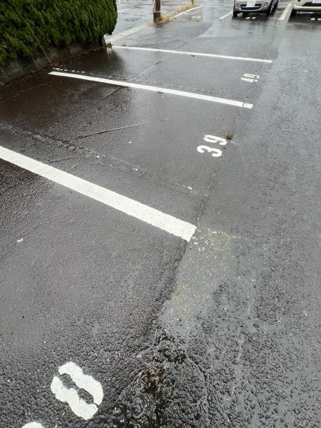 須山ビルの駐車場