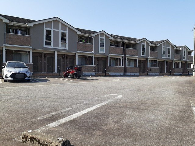 ベルズかたかごＣの駐車場|カースペースがあります