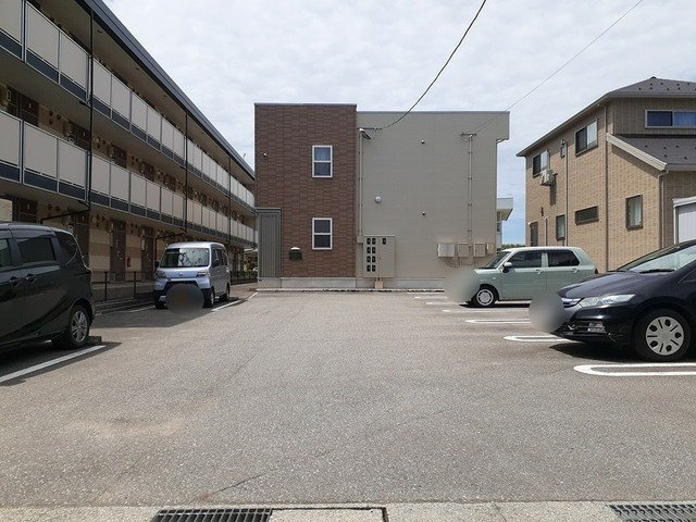 シャトレの駐車場|駐車スペースもあります