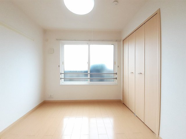 シャトレの内装|明るい色調の室内です