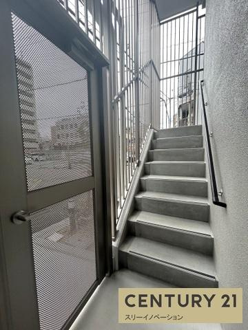 大阪市大正区三軒家東１丁目の賃貸マンションのエントランス|非常階段
