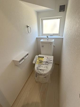 ファーストタウン目安北 ２号棟 ／新築一戸建のトイレ|■現地撮影写真■